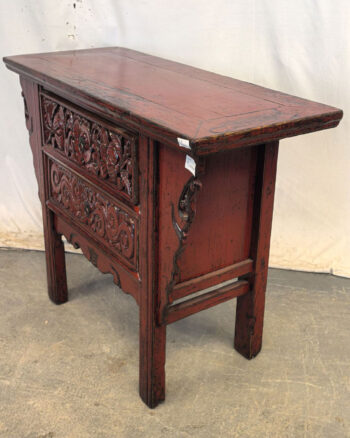 Cassettiera tibetana in legno intagliato rosso