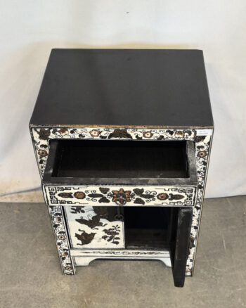 Comodino tibetano decorato - 1 cassetto 2 ante bianco