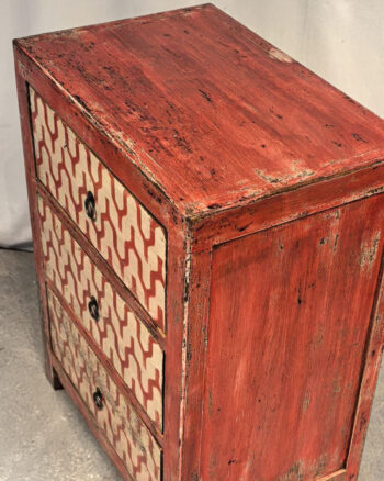 Comodino tibetano geometrico rosso (65x42x85) - immagine 2